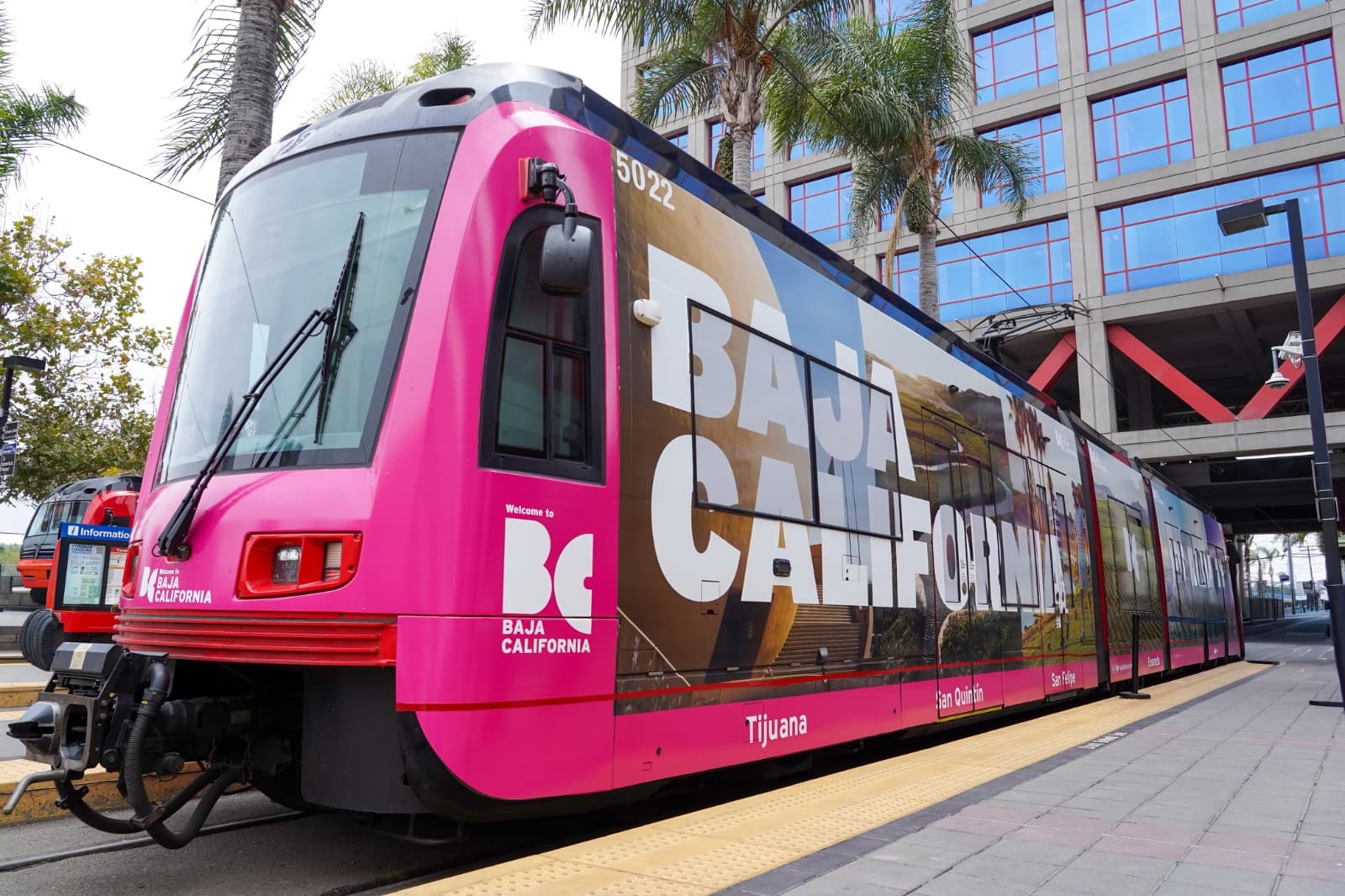 Baja California promociona sus siete destinos en el MTS Trolley de San Diego durante la temporada alta de verano