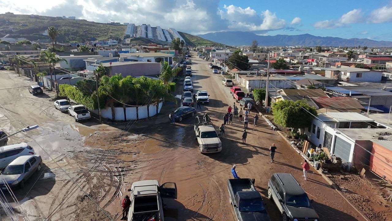 Protección Civil atiende inundaciones en colonias de Ensenada tras lluvias