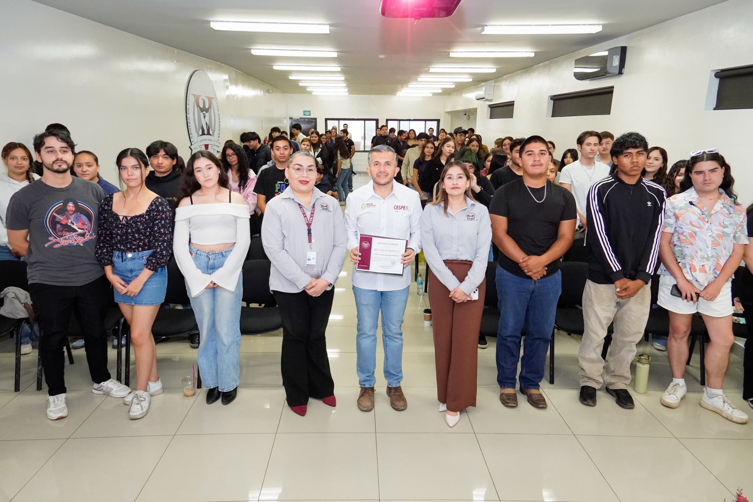 Expone director de CESPE los retos de la gestión hídrica ante comunidad universitaria