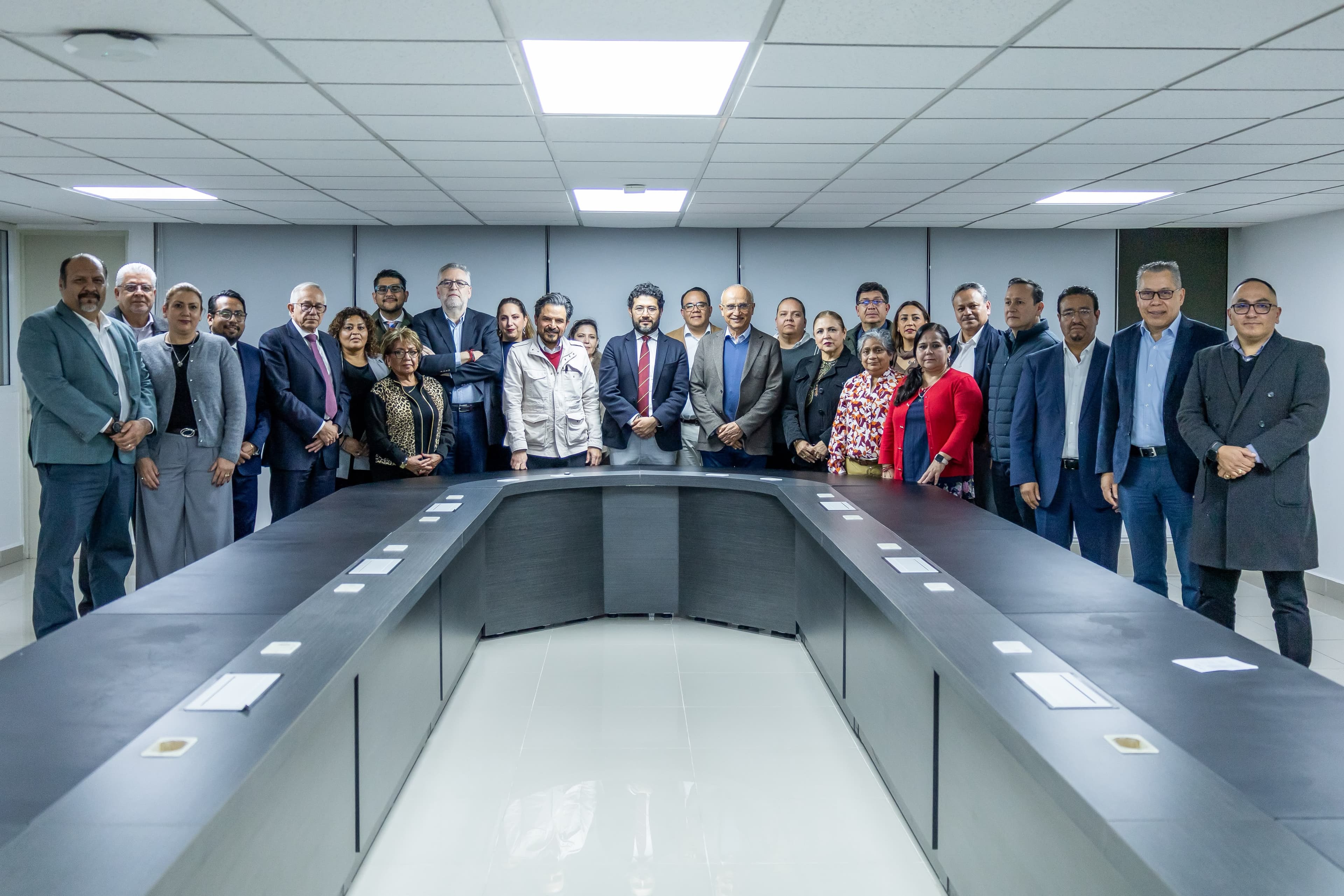 IMSS aprueba aumento de 8% en salario y prestaciones; anuncia 31,700 cirugías adicionales