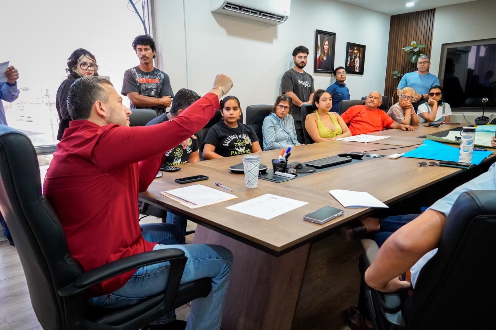 Atiende director de CESPE inquietudes de residentes de Pedregal Playitas