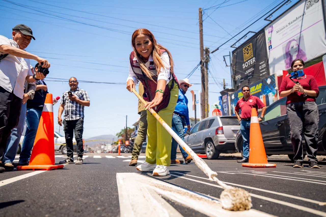 Claudia Agatón entrega la primera calle rehabilitada del Plan Estratégico de Bacheo: avenida Riveroll entre calles Quinta y Sexta