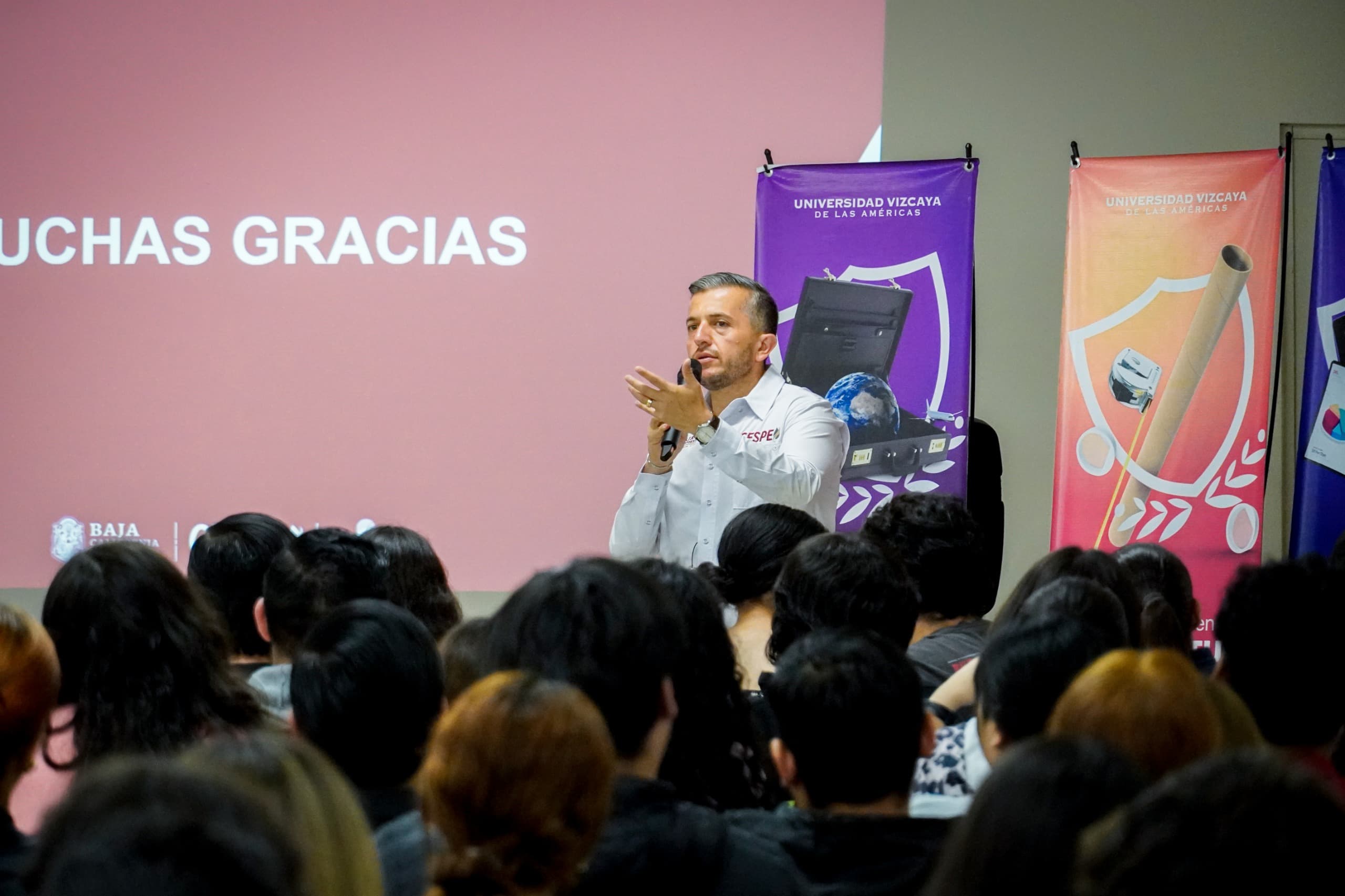 Expone director de CESPE los retos de la gestión hídrica ante comunidad universitaria