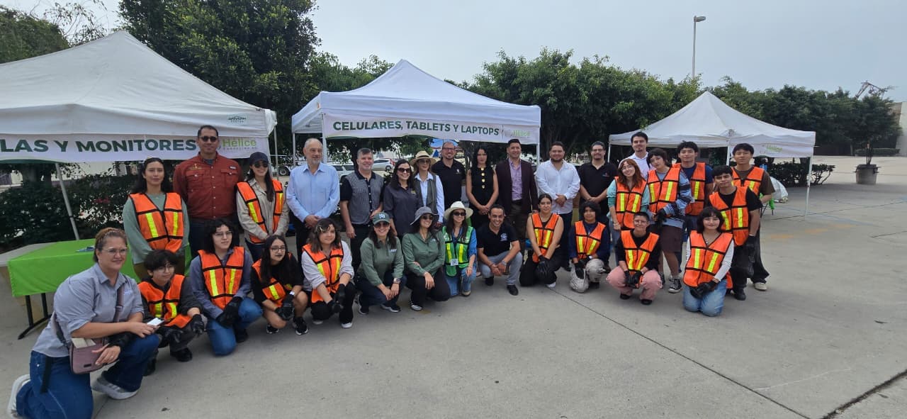 Fundación Hélice impulsa en Ensenada jornada para sacar electrónicos, pilas y papel de la basura