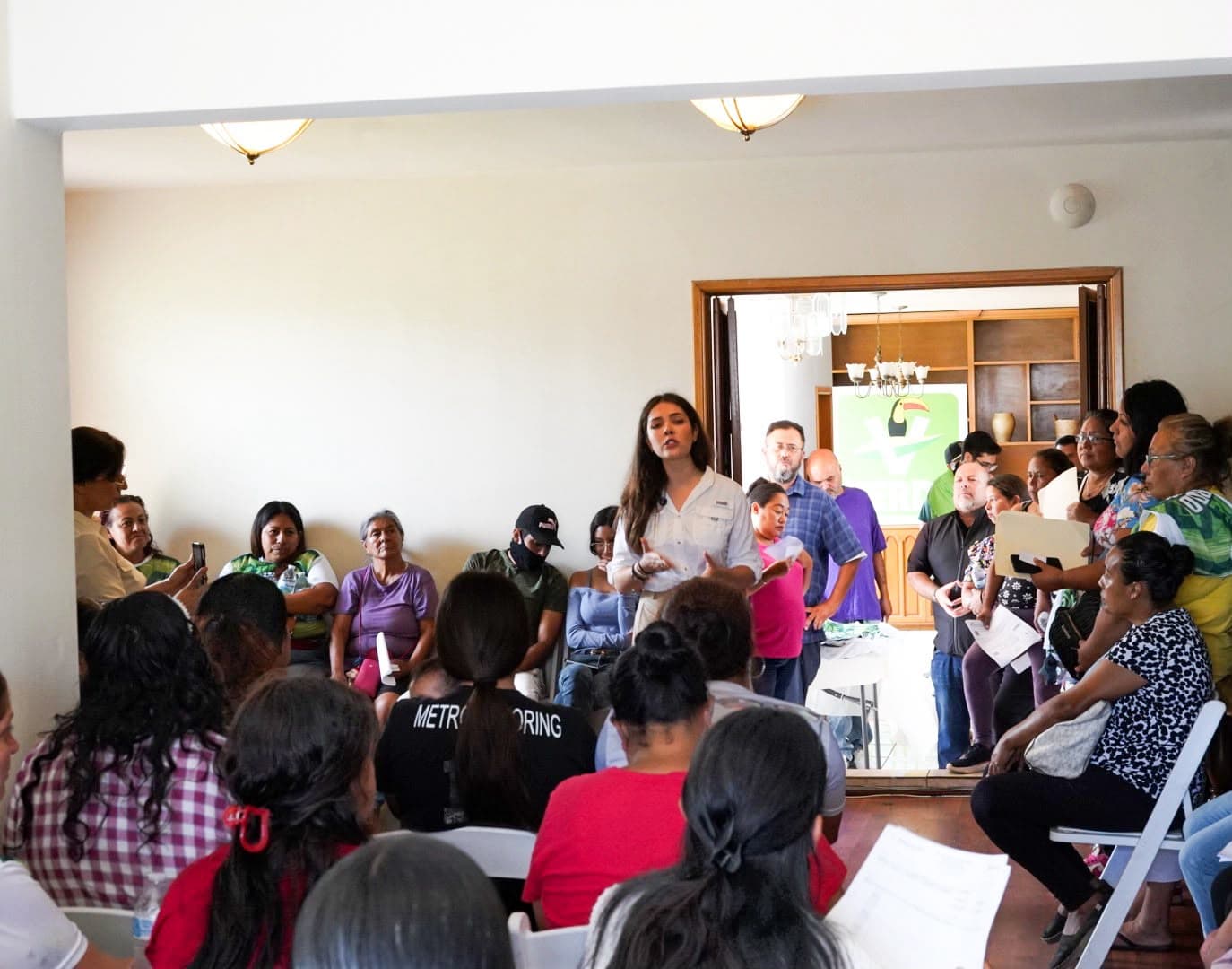 Beneficia PVEM a familias de Ensenada previo al inicio del ciclo escolar