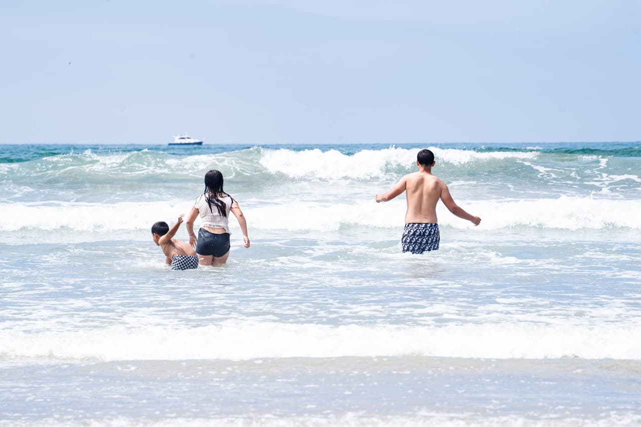 Invita Claudia Agatón a las familias a disfrutar de las playas y espacios públicos de forma segura