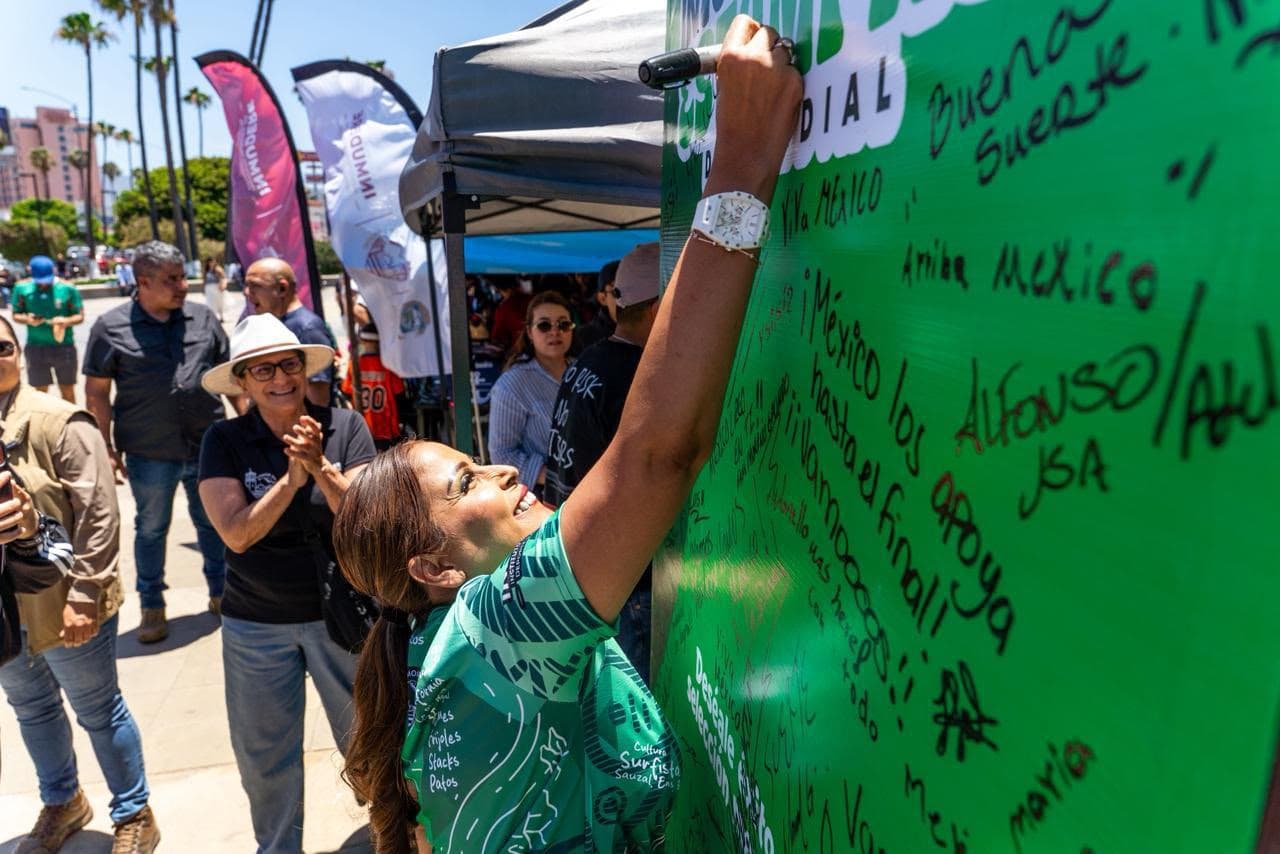 Todo un éxito el segundo encuentro de intercambio de estampas del mundial