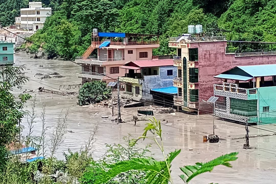 Tragedia en el Himalaya: devastadora riada golpea Nepal y Tíbet; cientos siguen desaparecidos